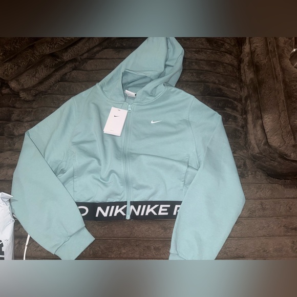 Nike Pro Light Green Tracksuit kids new with tag X-Large 18/20 - Picture 2 of 2